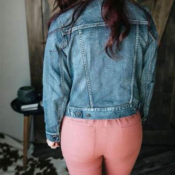 Lily & Lottie NWOT Denim Blue Women's Jacket with Puff Shoulders and Pockets - Picture 5 of 8